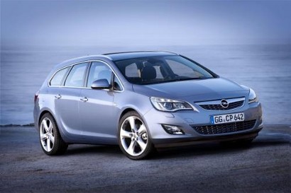 Opel Astra Sports Tourer 2011  