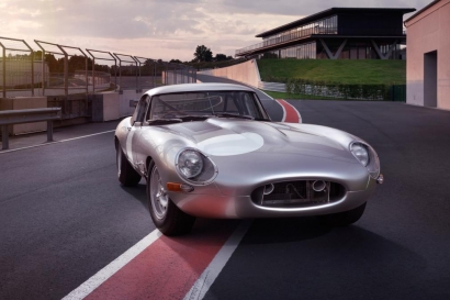 Jaguar E-Type: ,    